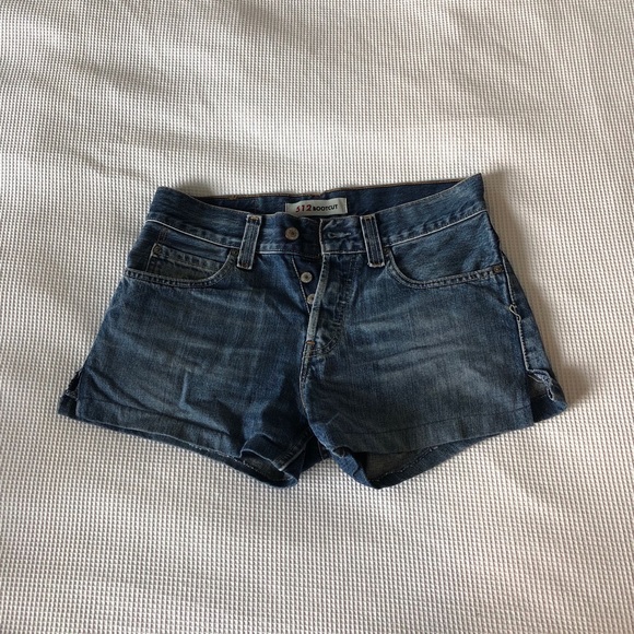 Levi’s denim shorts - Picture 3 of 3